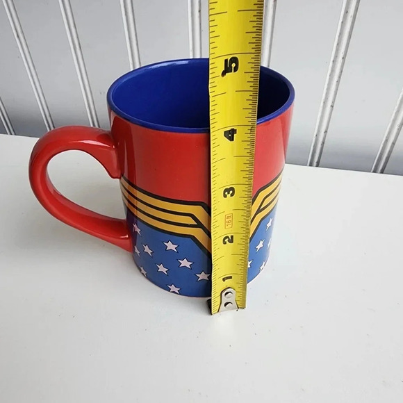 Wonder Woman 12 oz. Coffee Mug Cup DC Comics Gold Red Blue - Picture 2 of 7